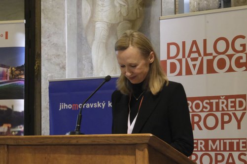 Dr. Bettina Kirnbauer