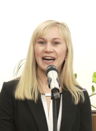 Lenka Longuemart, KAS Prag