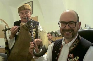 Antonín und Vlastimil Konrád stellen den Dudelsack vor.