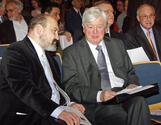 Prof. Halík und Prof. Maier bei der Präsentation im Senatssaal der Universität. (Foto: Cornelius Insel)